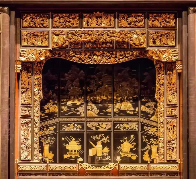 Golden Lacquered Wooden Shrine (Qing)
